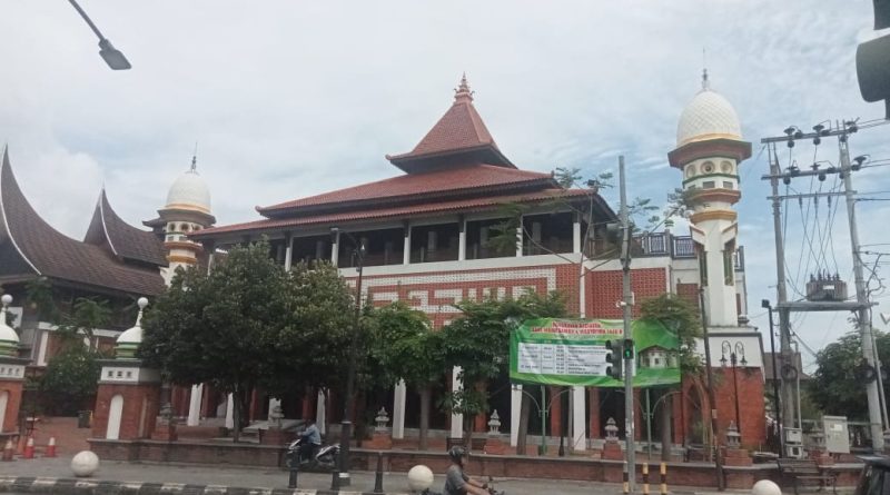 Masjid Jami’ Lasem: Pusat Ibadah dan Wisata Religi yang Menyimpan Sejarah Islam di Jawa Masjid Jami’ Lasem: Pusat Ibadah dan Wisata Religi yang Menyimpan Sejarah Islam di Jawa